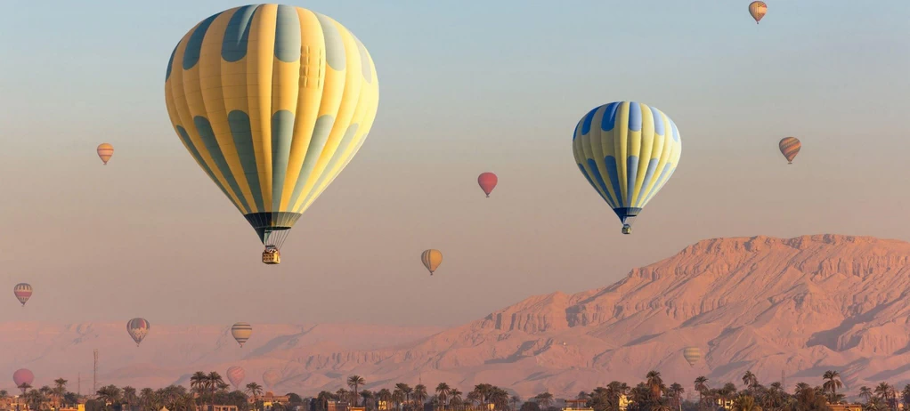 Vistas panorámicas desde el globo aerostático en Luxor